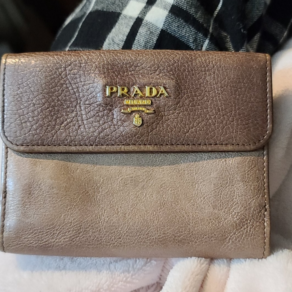 Auth. Prada Wallet - Picture 2 of 16
